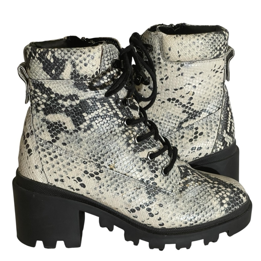 STEVE MADDEN GIRL DILLAN BLACK & WHITE SNAKESKIN COMBAT BOOTS SZ 7 EUC